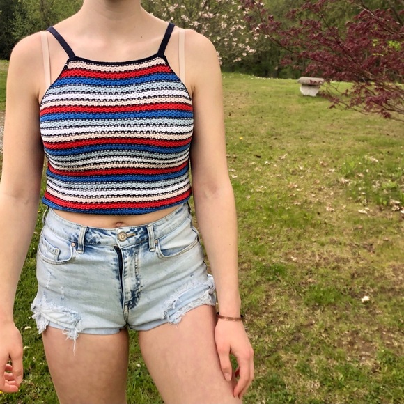 Knitted cropped tank top - Picture 2 of 4